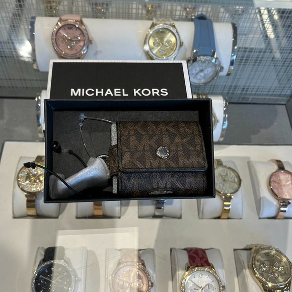 Michael Kors Other - Michael Kors AirPods Pro Clip Case 36H0LHRL1B